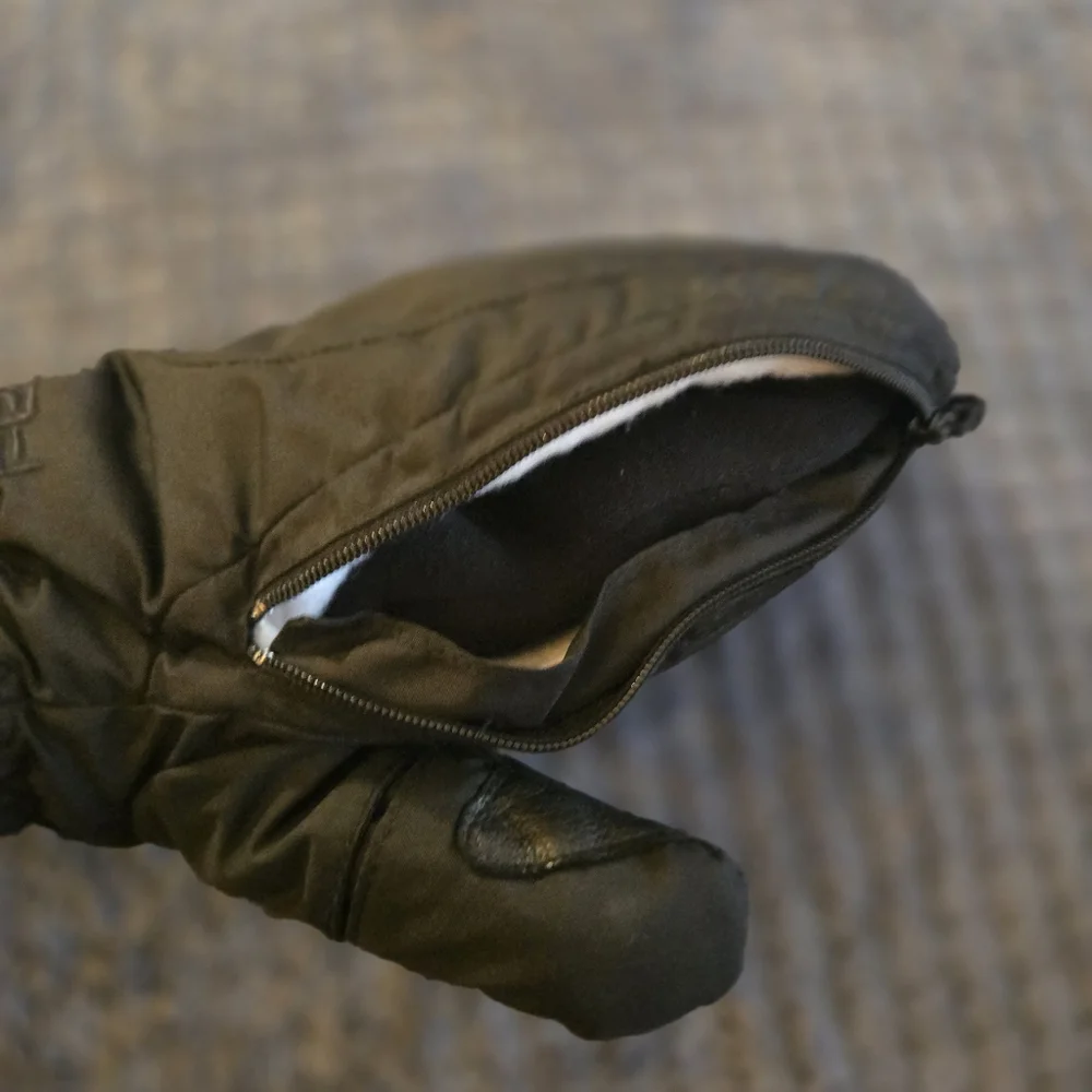 Black Fera Mittens Size L